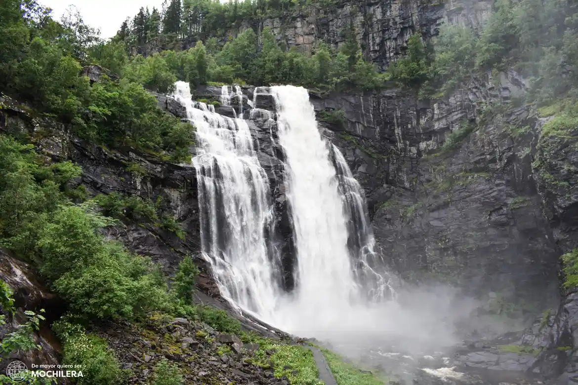 Skjervsfossen, Noruega
